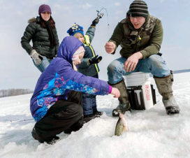 Family ice fishing - Ice fishing safety