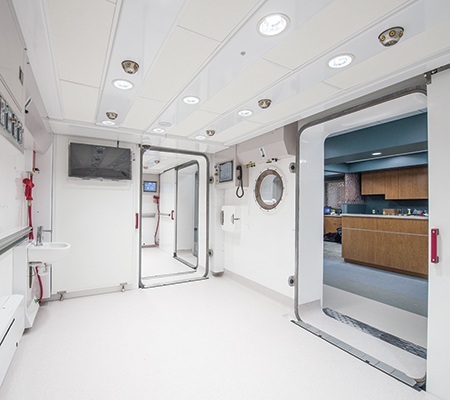 Hyperbaric chamber room - Chronic wounds and hyperbaric oxygen therapy