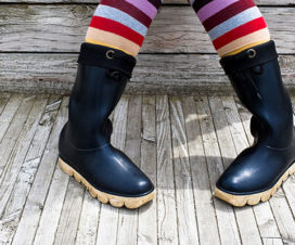 Child in rain boots with feet pointed inward - Children who are pigeon-toed
