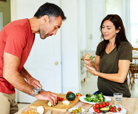 Two people making lunch - Bad diet trends
