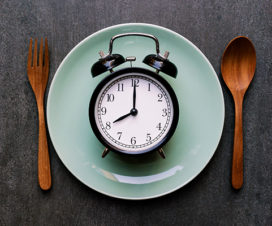 Summer/Wellness/Intermmittent fasting/plate/clock