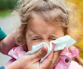 Kids/ girl / blowing nose / Virus